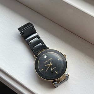 Black and gold watch in excellent condition